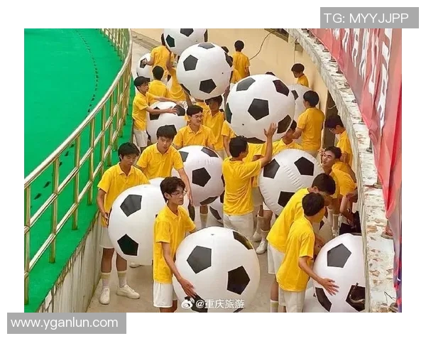 重庆足球队战术变革引发热议球迷期待新赛季的精彩表现与突破